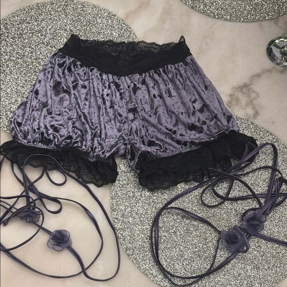 Widow shorts small